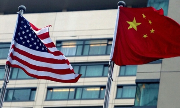 (왼쪽부터) 미국, 중국 국기. (사진=UPI 연합뉴스)/뉴스후플러스