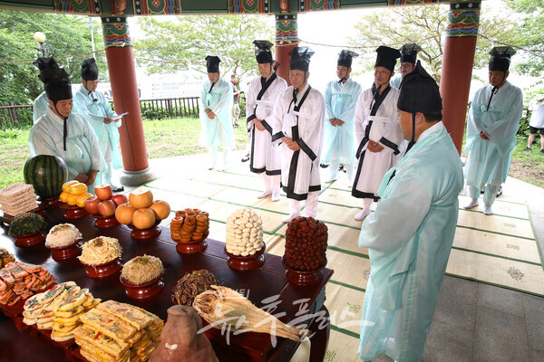 영광 인의산 와우정 산신제(사진=송금면 작가)/뉴스후플러스