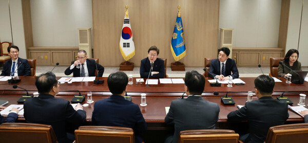 이재명 대통령이 지난 4일 서울 용산 대통령실 청사에서 '대통령 1호 명령, 비상경제점검 태스크포스(TF) 회의'를 주재하고 있다. (사진=연합뉴스)/뉴스후플러스