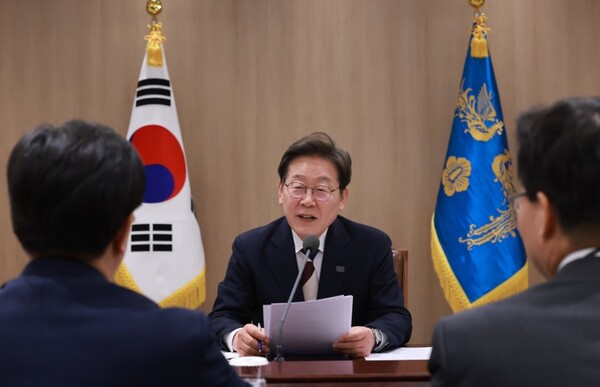 이재명 대통령이 4일 서울 용산 대통령실 청사에서 열린 '대통령 1호 명령, 비상경제점검 태스크포스(TF) 회의'에서 발언하고 있다. (사진=연합뉴스)/뉴스후플러스