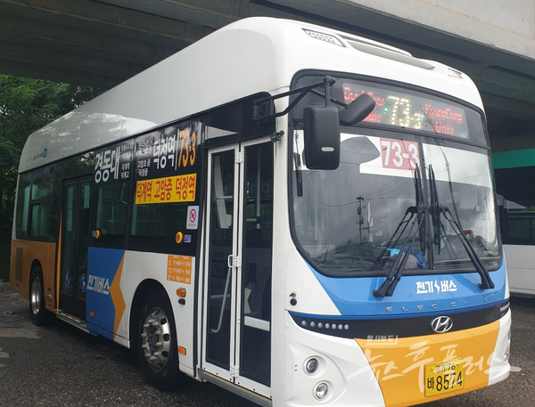 준공영제에서는 9년 감가상각 기준을 적용해 새 차량 도입을 유도한다. 사진은 '73-3번(경동대학~덕림아파트)' 버스. (사진제공=양주시청)/뉴스후플러스