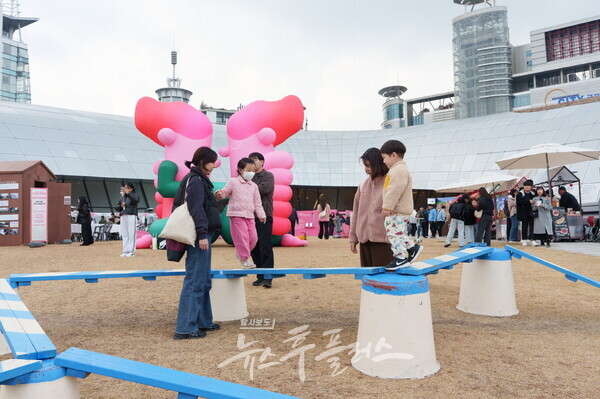 제２회 인문문화축제 현장_어린이 인문 놀이터(사진=한국문화예술위원회)/뉴스후플러스