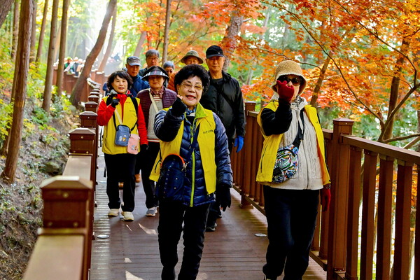 진양호 노을길 준공 기념 걷기 행사(사진=진주시)/뉴스후플러스