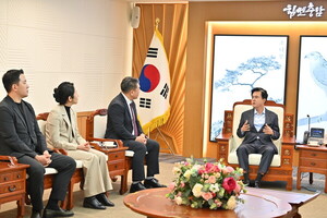 7300만원 매출 스타트업의 '4600억 잭팟' - 뉴스 썸네일 이미지