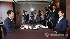 <b>국민의힘</b> 장동혁 대표, 김문수 전 장관과 오찬…"당 <b>단합</b> 위해 조언 요...